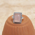 Bague rectangulaire argent ciselé et pierre Quartz rose T58 Bague rectangulaire argent ciselé et pierre Quartz rose T58