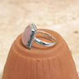 Bague rectangulaire argent ciselé et pierre Quartz rose T58 Bague rectangulaire argent ciselé et pierre Quartz rose T58