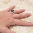 Bague rectangulaire argent ciselé et pierre Onyx noir T53 Bague rectangulaire argent ciselé et pierre Onyx noir T53