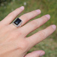 Bague rectangulaire argent ciselé et pierre Onyx noir T53 Bague rectangulaire argent ciselé et pierre Onyx noir T53