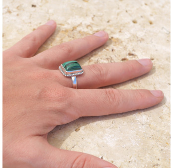 Bague rectangulaire argent ciselé et pierre Malachite T62