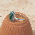 Bague rectangulaire argent ciselé et pierre Malachite T62