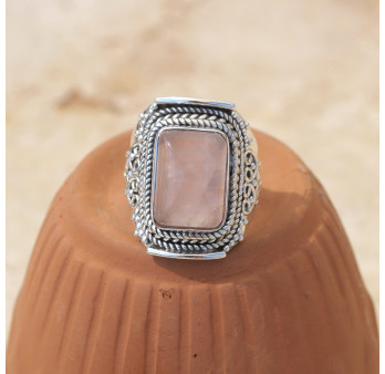 Chevalière mixte pierre rectangulaire Quartz rose et argent ciselé T58