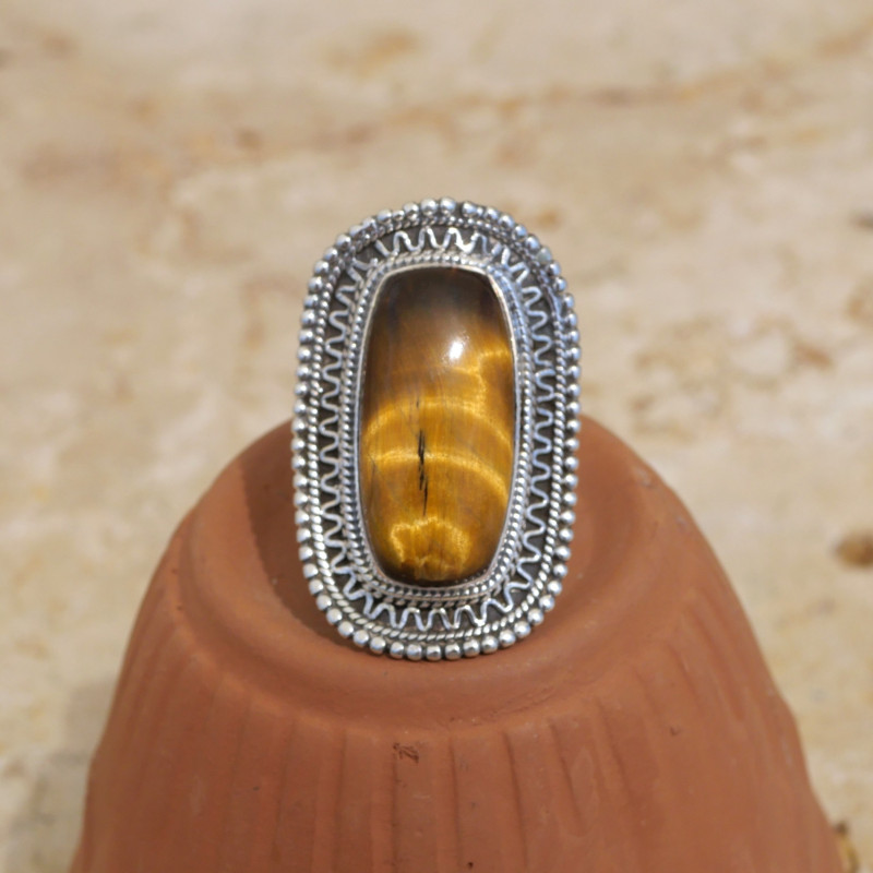 Grande bague rectangulaire pierre Oeil de tigre argent ciselé T60