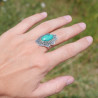 Longue bague argent ciselé et pierre oblongue Howlite bleue T58