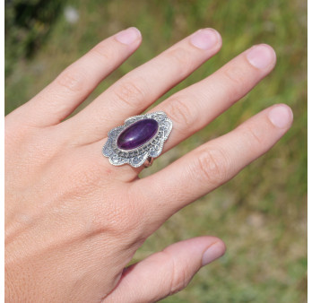 Longue bague argent ciselé et pierre oblongue Améthyste T56