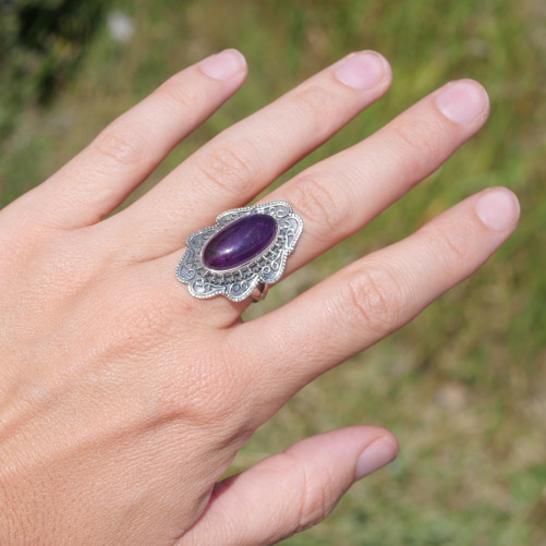 Longue bague argent ciselé et pierre oblongue Améthyste T56