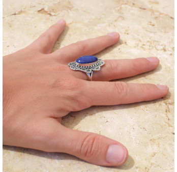 Longue bague argent ciselé et pierre oblongue Lapis lazuli T60
