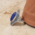 Longue bague argent ciselé et pierre oblongue Lapis lazuli T60 Longue bague argent ciselé et pierre oblongue Lapis lazuli T60
