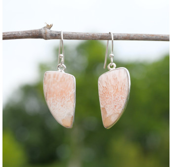 Boucles d'oreilles triangulaires pierre Scolecite rose