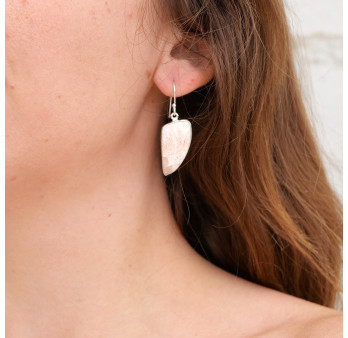 Boucles d'oreilles triangulaires pierre Scolecite rose