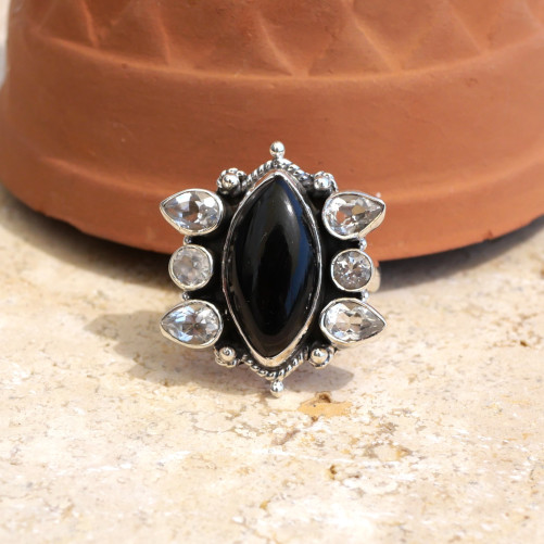Bague argent ciselé et 7 pierres Onyx noir et Cristal de roche T56