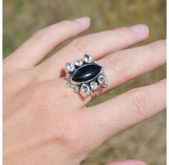 Bague argent ciselé et 7 pierres Onyx noir et Cristal de roche T56