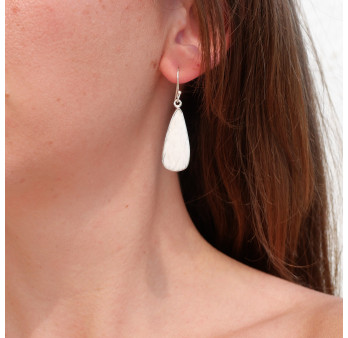 Boucles d'oreilles gouttes pierre Scolecite blanche
