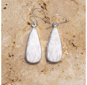 Boucles d'oreilles gouttes pierre Scolecite blanche