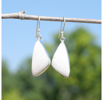 Boucles d'oreilles triangulaires pierre Scolecite blanche