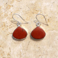 Petites boucles d'oreilles gouttes pierre Jaspe rouge