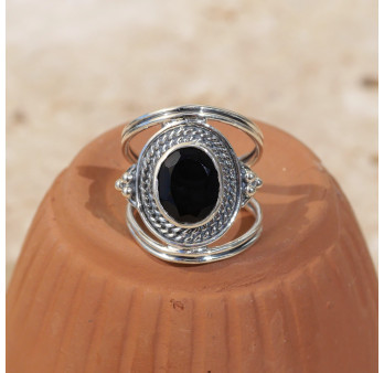 Anneau large ajouré en argent ciselé et Onyx noir T52