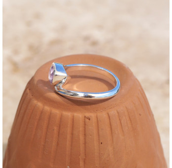Bague fine en argent et pierre goutte en Améthyste T62