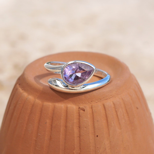 Bague fine en argent et pierre goutte en Améthyste T62