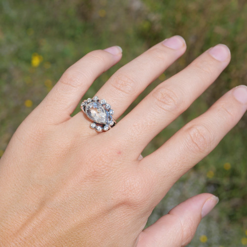 Bague argent pierre goutte en Cristal de roche et zircons T55