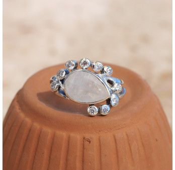 Bague argent pierre goutte en Pierre de lune et zircons T55
