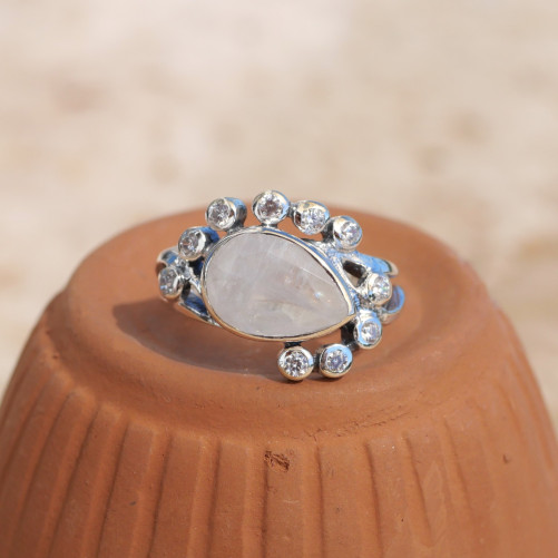 Bague argent pierre goutte en Pierre de lune et zircons T55
