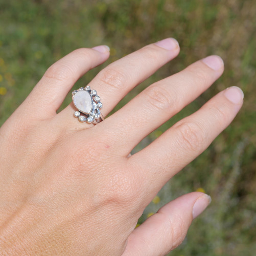 Bague argent pierre goutte en Pierre de lune et zircons T55