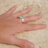 Bague en argent martelé et pierre carrée Calcédoine T59