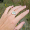 Bague en argent martelé et pierre carrée Calcédoine T59