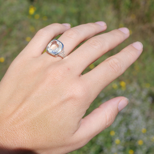 Bague en argent martelé et pierre carrée Cristal de roche T54