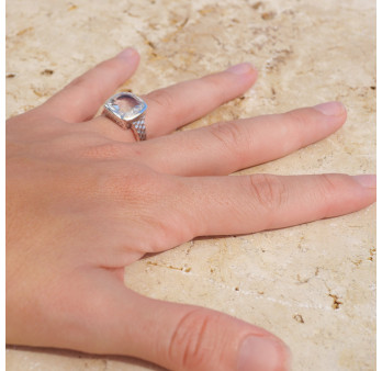 Bague en argent martelé et pierre carrée Cristal de roche T54