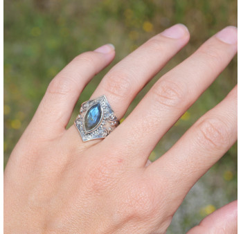 Bague pointes argent oxydé et pierre navette Labradorite T54