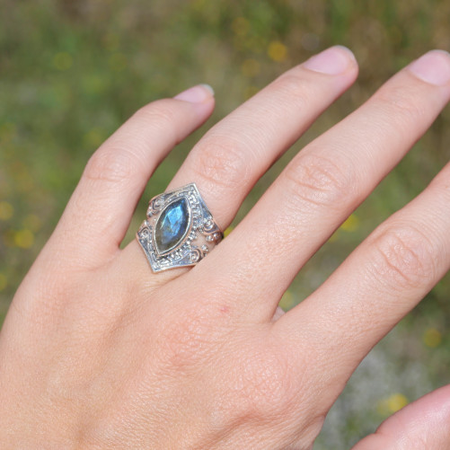 Bague pointes argent oxydé et pierre navette Labradorite T54