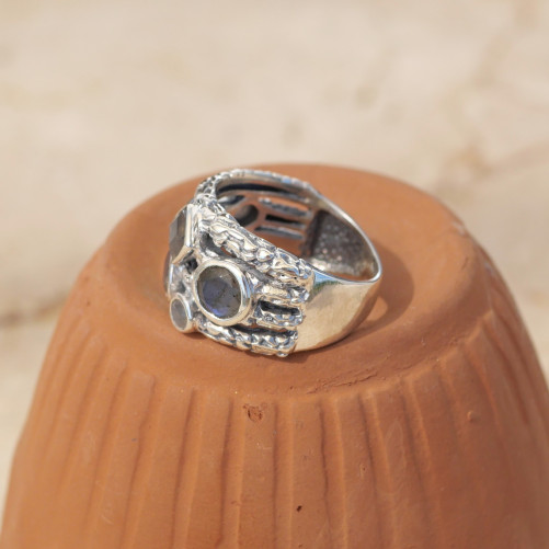 Bague large en argent et 8 petites pierres en Labradorite T52