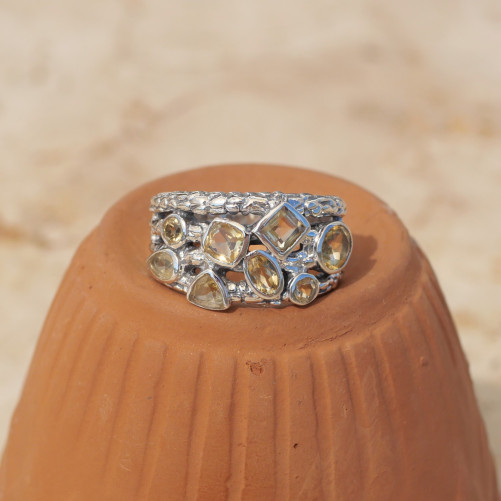 Bague large en argent et 8 petites pierres en Citrine T59