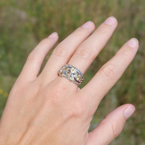 Bague large en argent et 8 petites pierres en Citrine T59