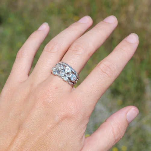 Bague large en argent et 8 petites pierres en Topaze bleue T60