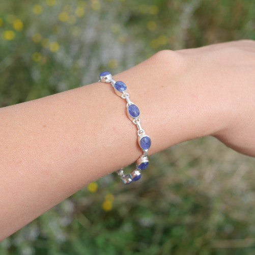 Bracelet fin en argent et 10 pierres ovales en Tanzanite