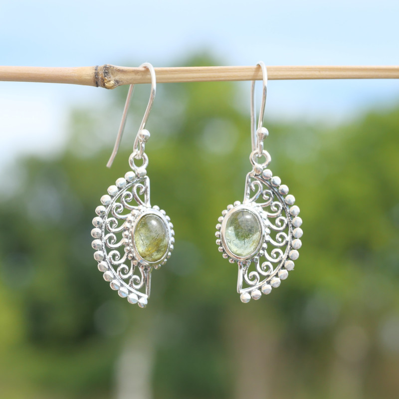 Boucles d'oreilles demi lune argent ciselé et Tourmaline vert clair