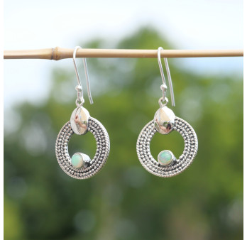 Boucles rondes argent ciselé et pierre ronde Opale