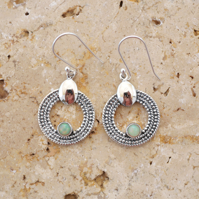 Boucles rondes argent ciselé et pierre ronde Opale