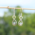 Petites boucles d'oreilles infini en argent et pierre ronde Opale