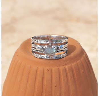 Anneau argent gravé et pierre griffée en Labradorite T59
