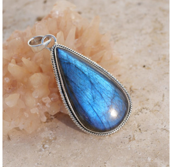 Gros pendentif goutte argent strié et pierre Labradorite