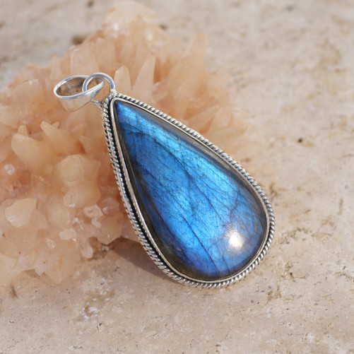 Gros pendentif goutte argent strié et pierre Labradorite