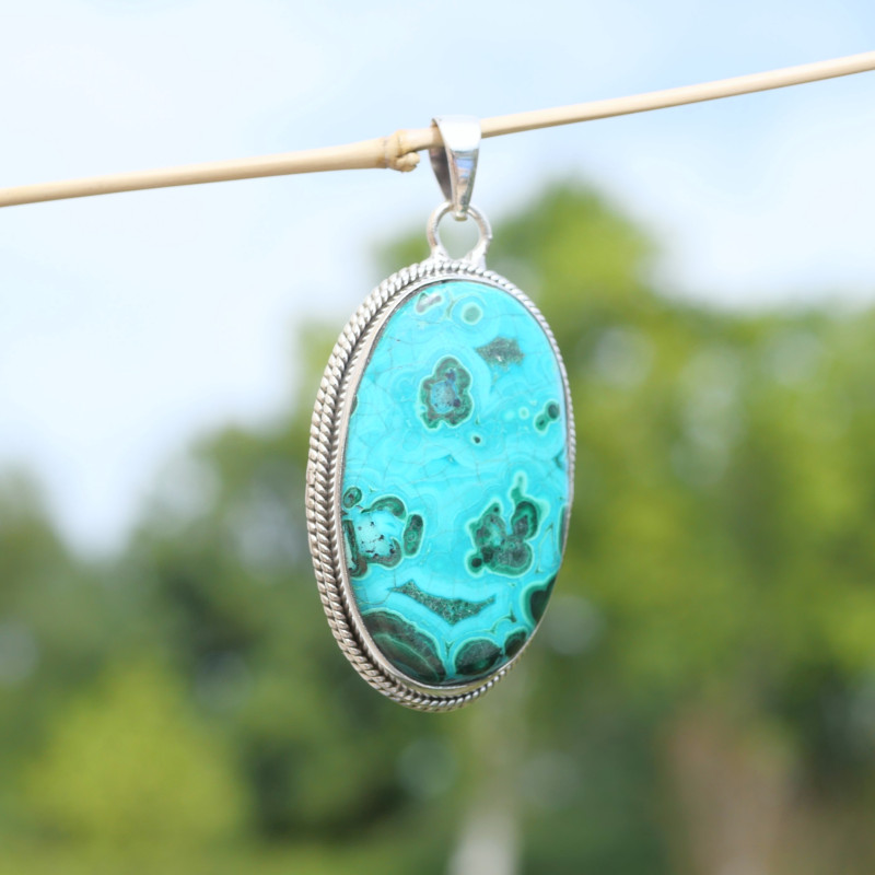 Gros pendentif ovale argent strié et pierre Azurite Malachite Gros pendentif ovale argent strié et pierre Azurite Malachite