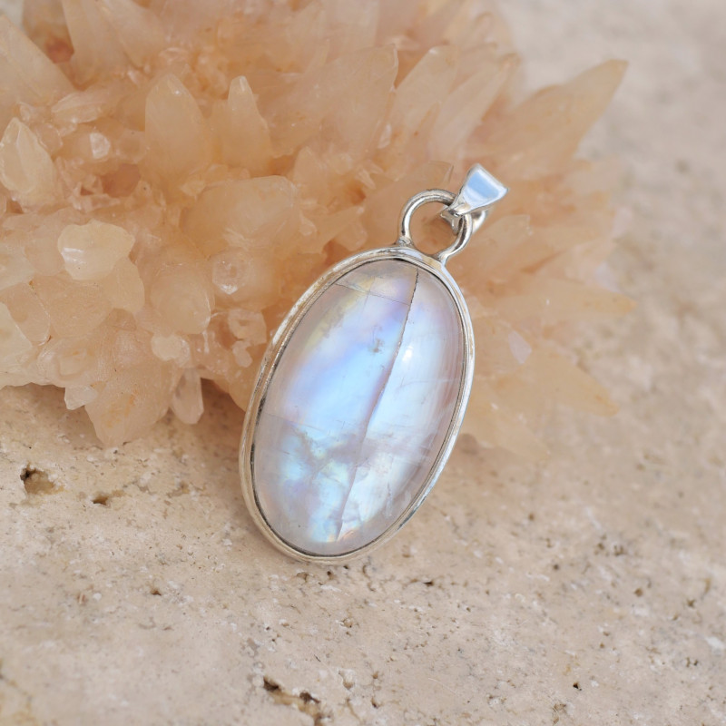 Pendentif ovale en argent et Pierre de lune arc en ciel