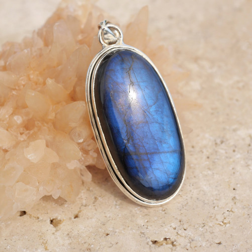 Gros pendentif oblongue en argent et pierre Labradorite