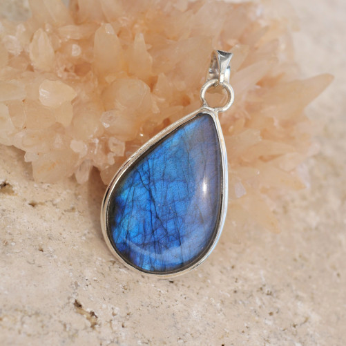 Pendentif goutte en argent et pierre Labradorite
